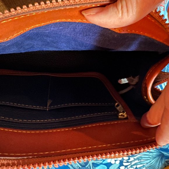 Dooney & Bourke Hand bag with Shoulder strap - Picture 4 of 4